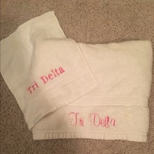 Tri Delta towel set